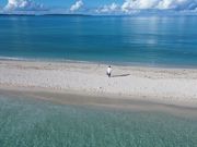 誰もいないユニの浜に上陸