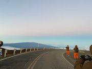 ツアーガイドさんが説明してくれた、サンライズの時に雲が鮮やかに照らされる現象