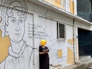 キムシンが、ウンタクに呼び出され、本を手に立っていた場所