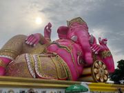 再塗装後すぐで色鮮やかでした。夕方は人が多くありませんでした。