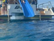 綺麗な海へ繋がる滑り台