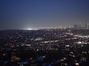 ドジャース球場ガ一際輝いています。