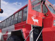 2階建てバスのような高さの雪上車