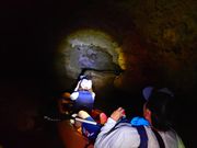 カヤックで小洞窟探検