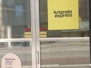 宿泊先のホテルの横がアーランダエクスプレスの出入口