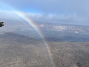 火口にかかる虹
