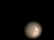 望遠鏡越しにスマホで撮影しました