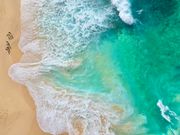 ビーチ散策をドローンで撮影