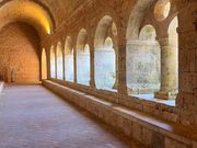 トロネ修道院の回廊