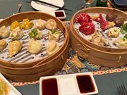 夕食の餃子
紫蘇ジュースとレモン水は飲み放題。酒は別料金だが、それほど高くもない。