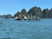 ハロン湾ツアー船内