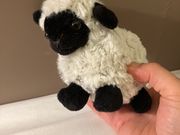 冊子の割引を利用して購入しました。お腹を押すと鳴く羊です。