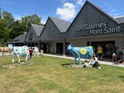 レストラン横のお土産もの屋さん。モン・サン・ミシェルでゆっくりしすぎて寄れなかった