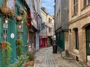 オンフルールの街並み。カラフル