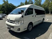 今回は参加人数が4名だったため、ハイエースサイズの車で案内していただきました