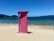 ビーチに突然のどこでもドア