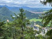 さらに山を登り、二つのお城を同時に眺めるポイントへ