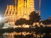 水面にうつるサグラダファミリア