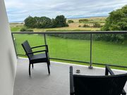 ホテルの部屋のベランダから遠くにモンサンミッシェルが見える