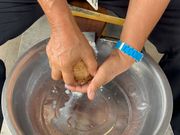 ココナッツミルク絞り