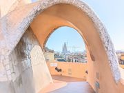 アーチ越しのサグラダF