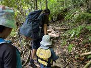 手を引いてもらいながら5歳も登山！やりきりました！