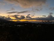 トンネル前で陽が昇りはじめました