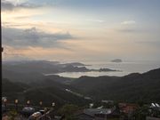 遠くに海が見えました