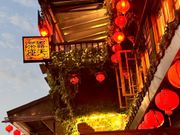 有名なお茶屋　冷たいお茶はお代わり無料でした。