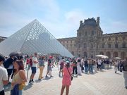 ルーブル入場口