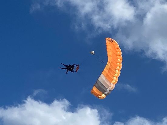 絶景スカイダイビング 一度は経験してみたい大空で味わうスリル