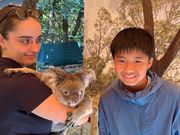 飼育員さんとコアラ