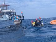 インストラクターの方と一緒にウミガメスポットへ