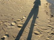 日が沈む前なので、めっちゃ足長！