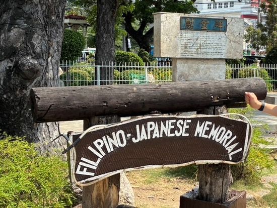 サンペドロ要塞近くの慰霊碑