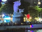 ベトナムにもマーライオンが