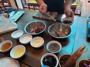 知らない調味料は味見も