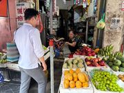 初めて見たフルーツ、試食もさせてもらいました