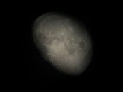 望遠鏡で見た月