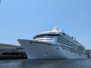 たまたま新造客船がいました