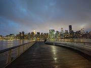 ガントリープラザ州立公園より