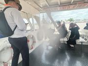 ガイドさん越しの両親♪