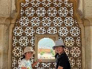 宮殿の細かな細工に圧倒されます