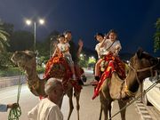 ラクダはガイドのRamanandさんから子供達へのプレゼント！