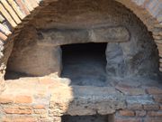 ポンペイのパン屋さんの竈あと。2000年前の生活の痕跡がそのまま閉じ込められた不思議な町