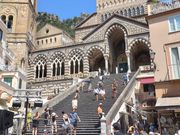 アマルフィの町の風景。観光客でにぎわってました。