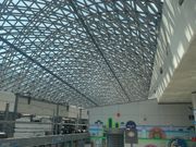 エスカレーターからホームの様子