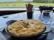 ツアーのランチ、ふわふわオムレツ美味しかった