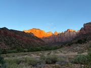 朝日に照らされるテンプルアンドタワー