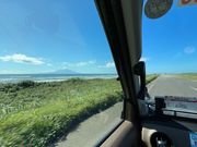 サロベツ海岸付近の直線道路と利尻富士！